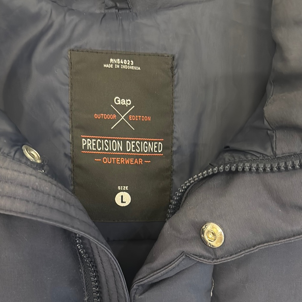 GAP Men's Navy Puffer Vest - Picture 2 of 4